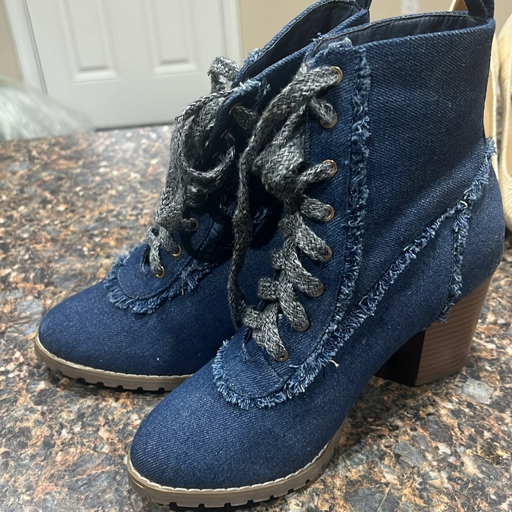 Clearing my closet. Branded shoes , Michael Kors, Nicole.7.5, 8 M - Picture 2 of 6